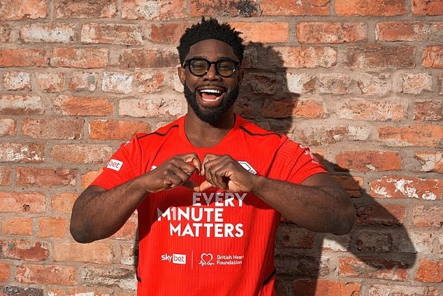 星空体育官网-多位英超名宿助力宣传英国心脏健康月，呼吁球迷学习心肺复苏术